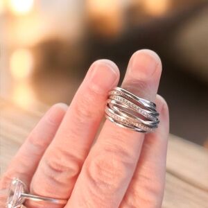 Elegant White Gold Women's Ring 14k And Diamonds